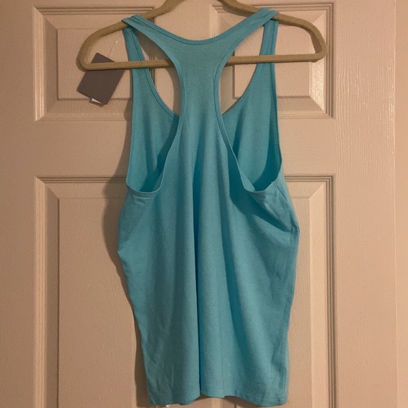 GapFit Tank Top - Picture 2 of 2